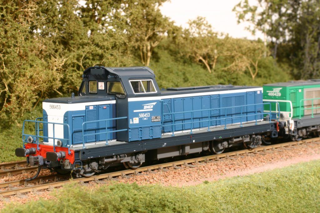 La BB 566453 de Jouef, en UM avec la 466429