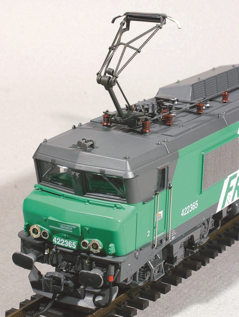 1-La BB 422365 Roco, superdétaillée selon notre article.