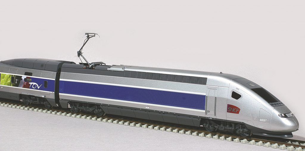 1-La motrice de la rame 4405 Jouef en cours d’essai.