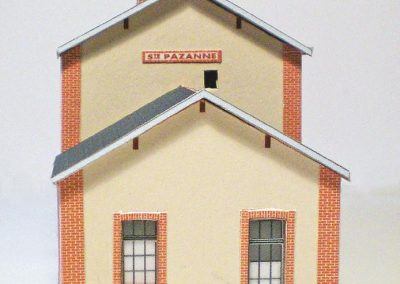 16-Notez bien que la porte située sur l’une des annexes doit se trouver côté rue.