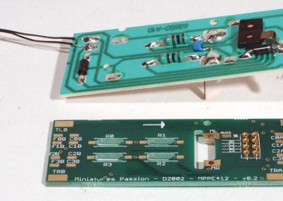 15 - Le circuit imprimé Roco avec ses ampoules et le circuit Miniatures Passion MPPE 412.