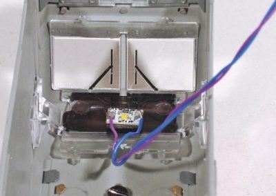 10 - Installation de l’éclairage cabine dans la BB 26000 : un jeu d’enfant !