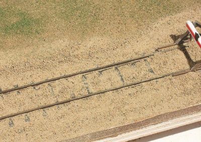 9–Sur cette partie de la voie, le sable a été posé noyant les traverses et enserrant un heurtoir métallique de chez Dutdut.