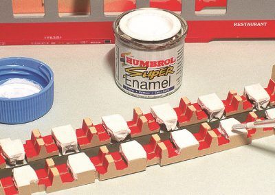 Une fois sèches, nos nappes recevront une couche de peinture blanc mat.