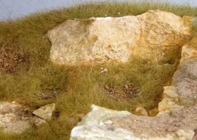 Et celui-ci va nous permettre de coller de la terre et des petits cailloux.