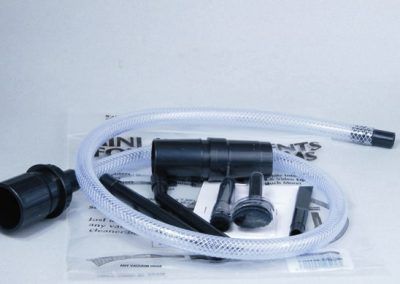 C'est un embout réducteur universel (ou presque) pour aspirateur. Il va nous servir pour les «frappes chirurgicales» d'extraction d'herbe dans les voies ou ailleurs lorsque de la précision se fait sentir (fournisseur : Micro-Mark (USA), micromark.com, coût : une dizaine d'euros).
