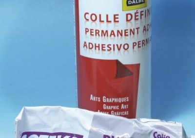 17 – Colle permanente en bombe et colle PVC en tube.