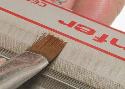 26 – La patine des céréaliers à faces planes peut être appliquée à la brosse en utilisant le principe du dry brushing.