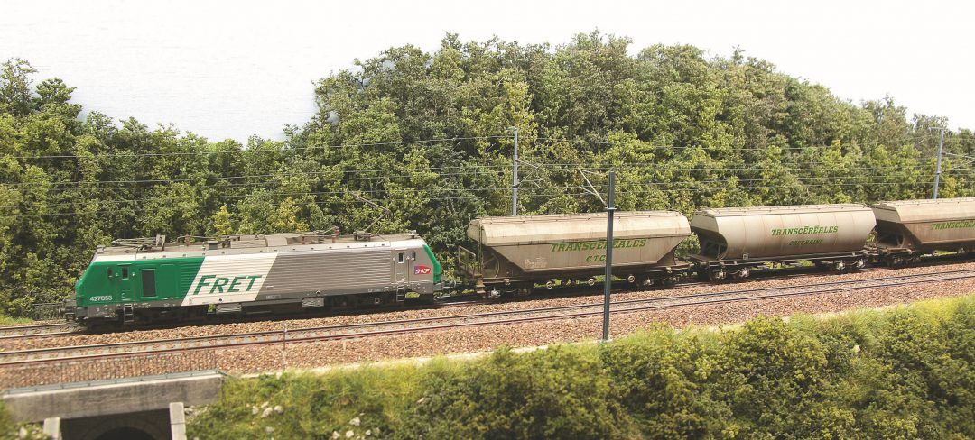 35 – Et maintenant, l’exploitation : aucun problème, ça roule sans la moindre difficulté. Attention à la vitesse : un train de fret n’est pas un TGV.