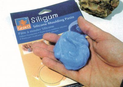 20 - … pour obtenir une pâte homogène bleu claire.